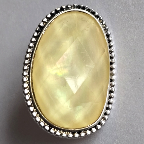 Jewelry - Oval pin with pale yellow faceted faux gem silver tone brooch broach